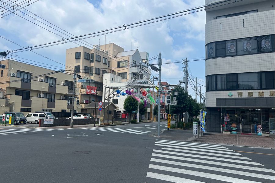 茂原駅東口のロータリーから見たサンシティ町保通り