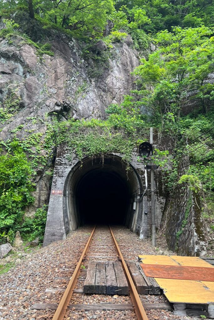 トンネルの入口