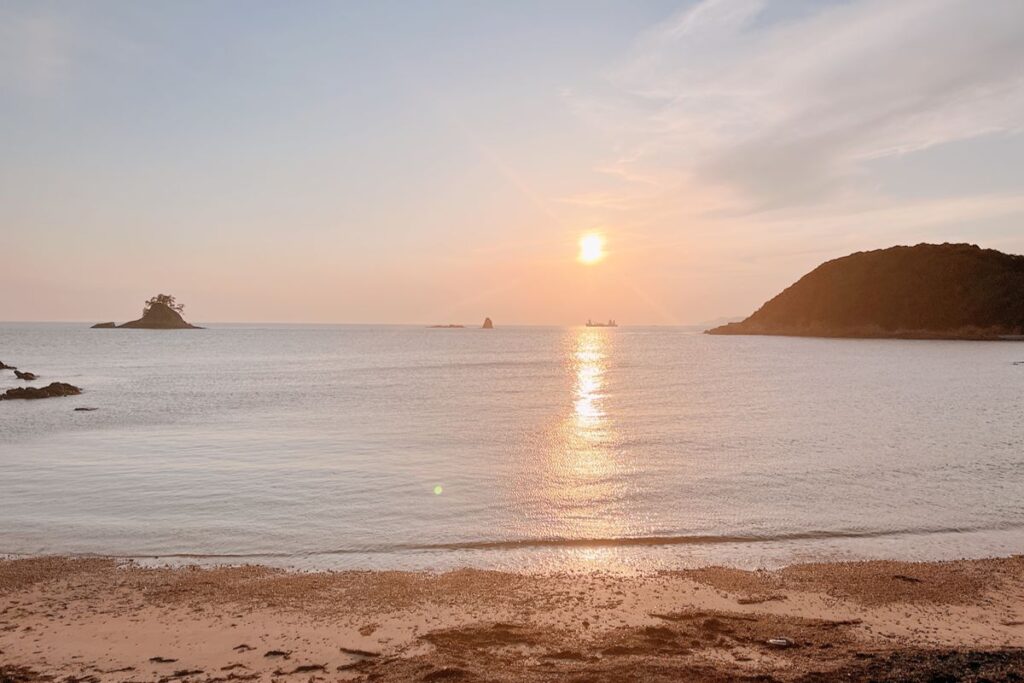 篠島の夕陽と松島