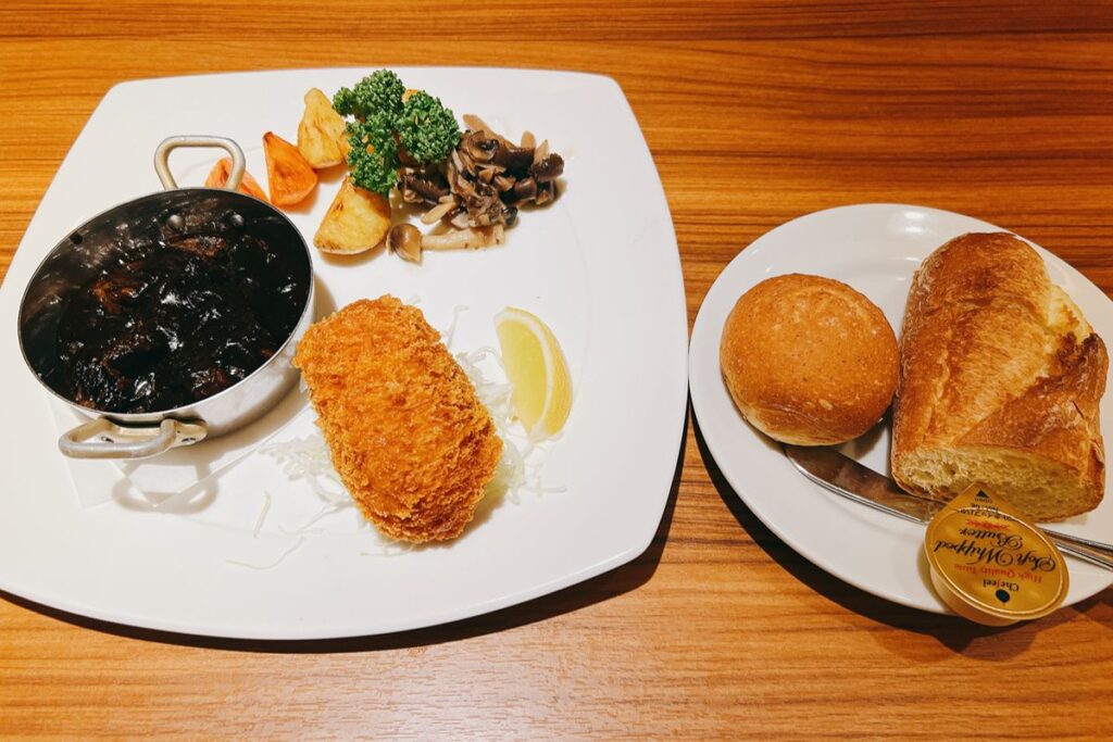牛ほほシチューとパン