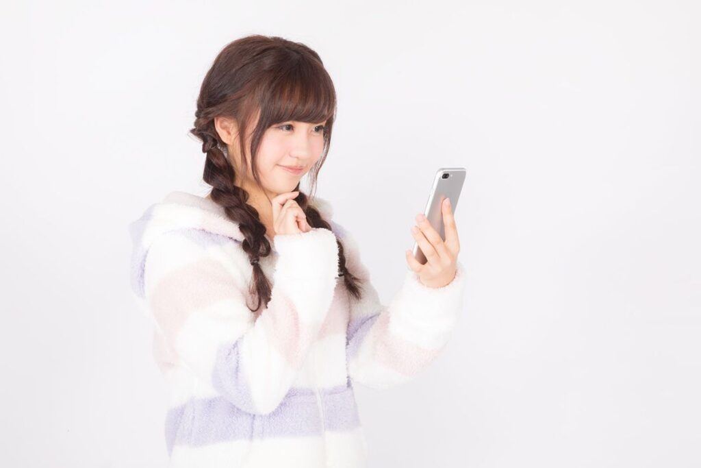 ネットショッピングをする女性