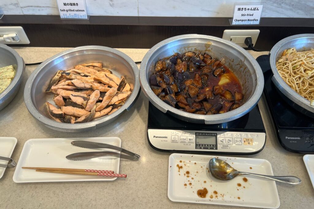 麻婆茄子、鮭の塩焼き